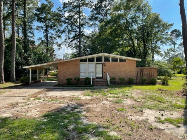 Foto del edificio - 303 Pinewood Dr