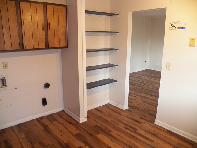 Kitchen - 4005 Cleveland Rd E