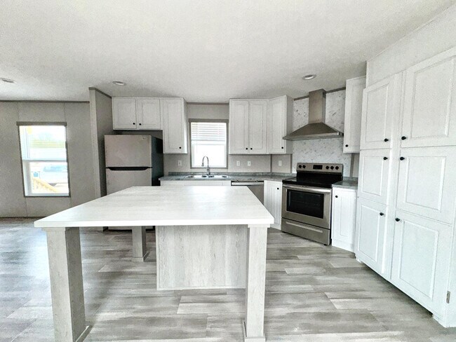 Building Photo - 4704 Bobolink Way