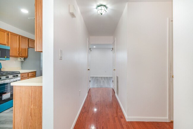 Foto del edificio - 6212 Spring Knoll Dr