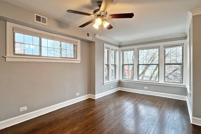 Foto del edificio - 305-315 S. Oak Park Ave. and 803-805 Randolph St.