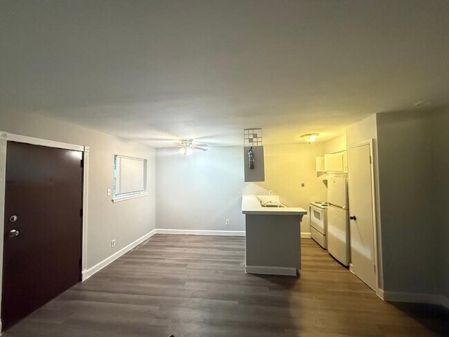 Foto del edificio - 6518 Sloan St