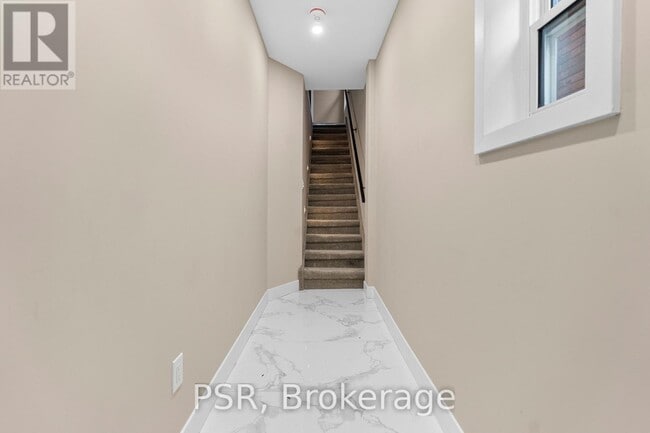 Photo du bâtiment - 200 Sanford Ave S