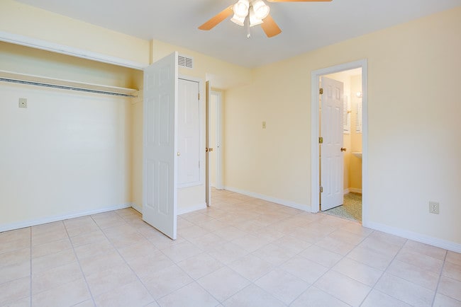 Building Photo - Country Club Apartments