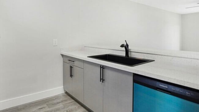 Foto del edificio - 8720 N Sherman Cir