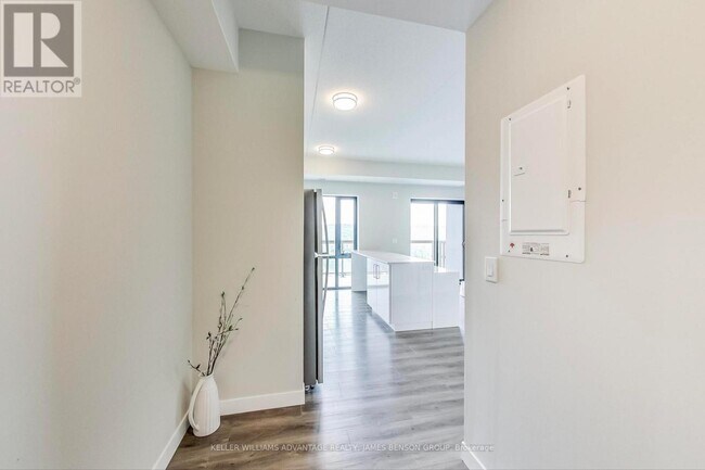 Building Photo - 15 Queen St S