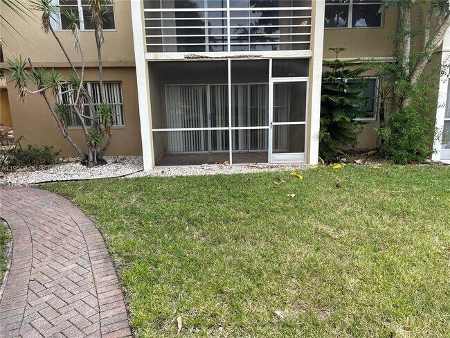 Foto del edificio - 4235 N University Dr