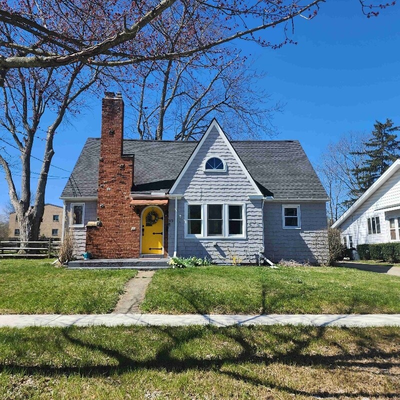 Primary Photo - 373 S Prospect St