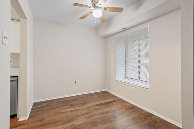 Foto del edificio - 1404 Timber Creek Rd