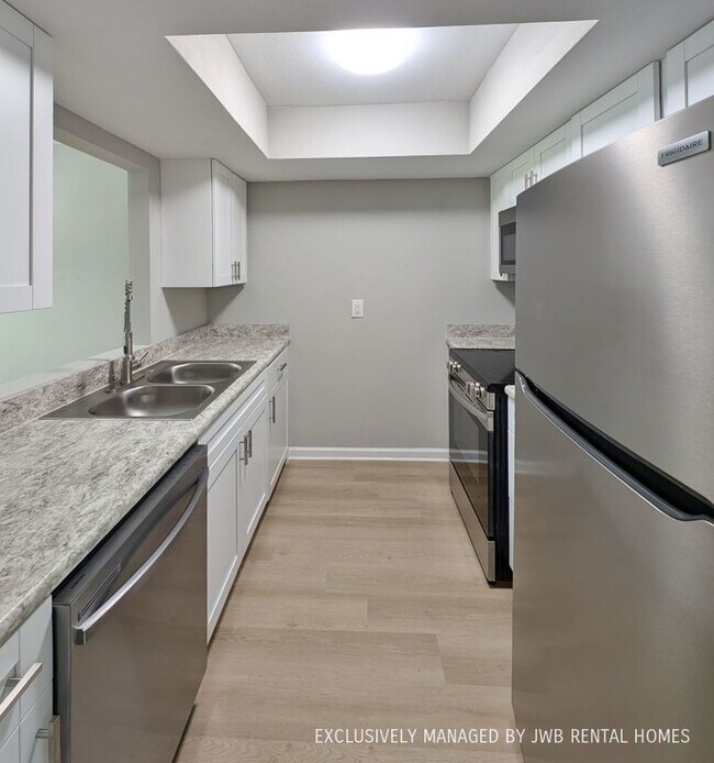 Building Photo - 6663 La Mirada Dr W
