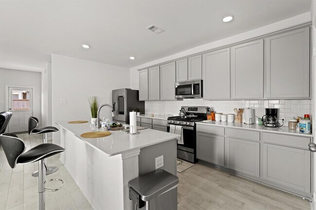 Building Photo - 1326 Ponderosa Pne Dr