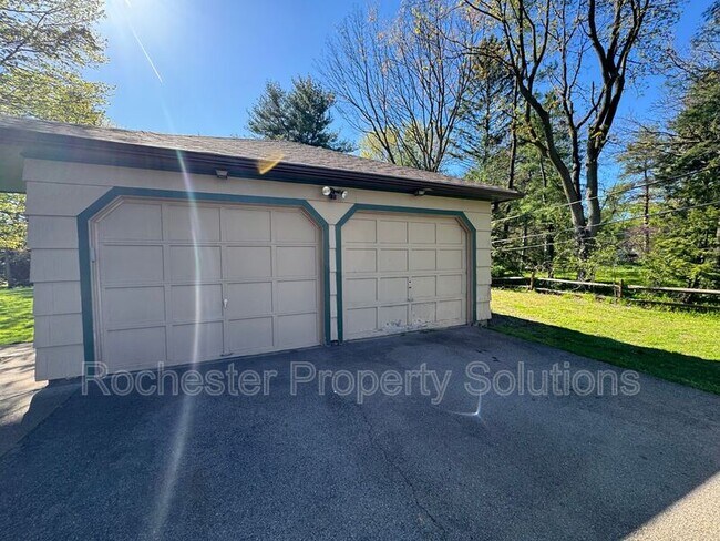 Building Photo - 2117 Baird Rd