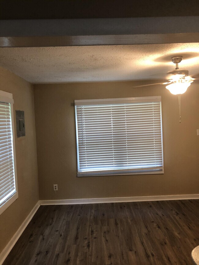 Building Photo - 3921 Wiggins Dr