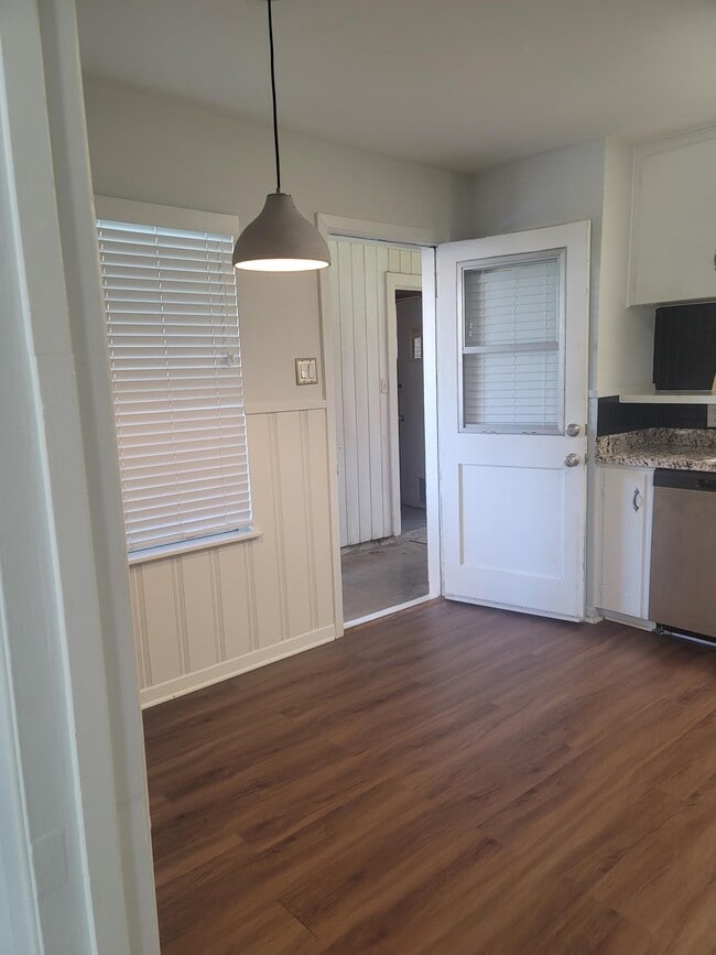 Foto del edificio - 7711 Lazy Ln