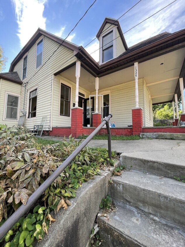 Primary Photo - 1324 Messanie St