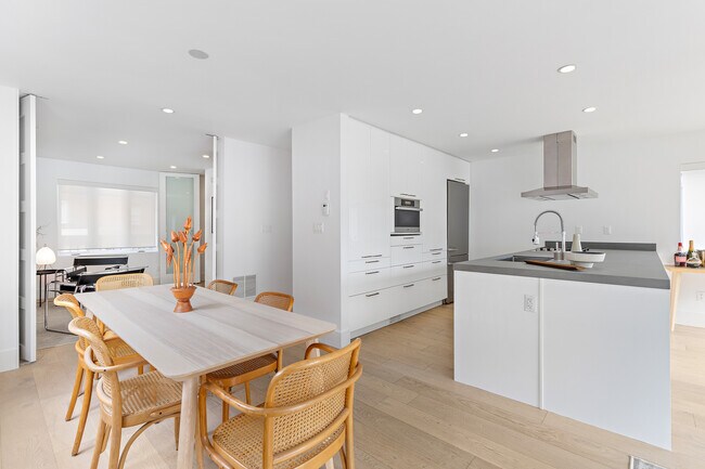 Photo du bâtiment - 55 Mimico Ave