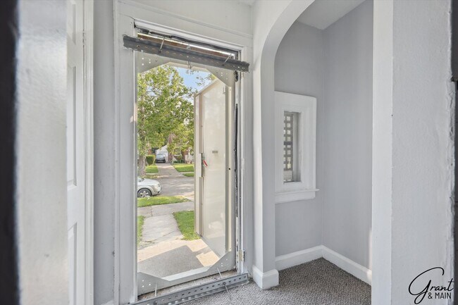 Foto del edificio - $1250 3 bedrooms