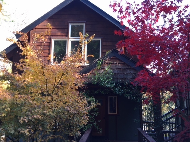 Building Photo - One of a kind South Eugene home