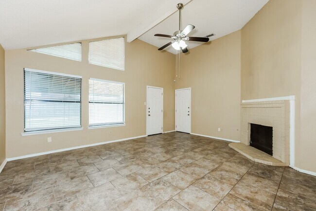 Foto del edificio - 1705 Cool Springs Dr