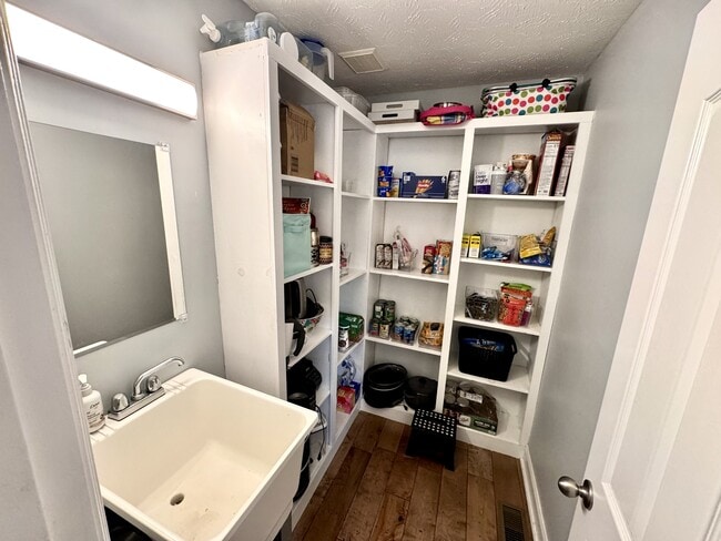 Building Photo - 92 Water Cliff Dr