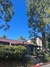 Building Photo - 6924 Hyde Park Dr