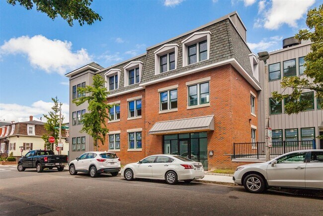 Foto del edificio - 906 E 2nd St