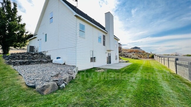 Building Photo - 5131 Milky Way