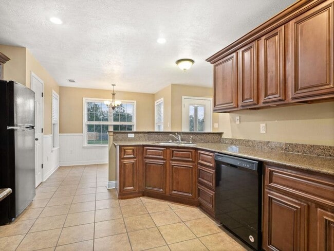 Building Photo - 102 Antler Cir