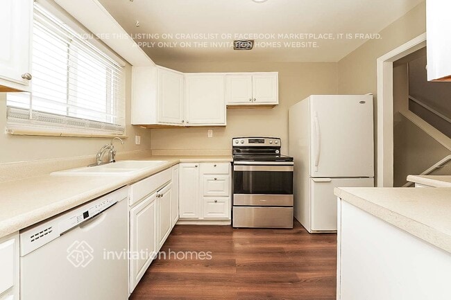 Building Photo - 402 S Robb Way