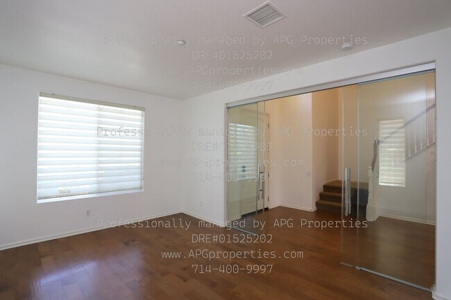 Building Photo - Upgraded 5 Bedroom / 3 Bathroom house in a...