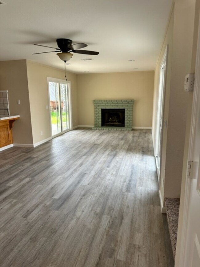 Building Photo - Meadowlark Estates