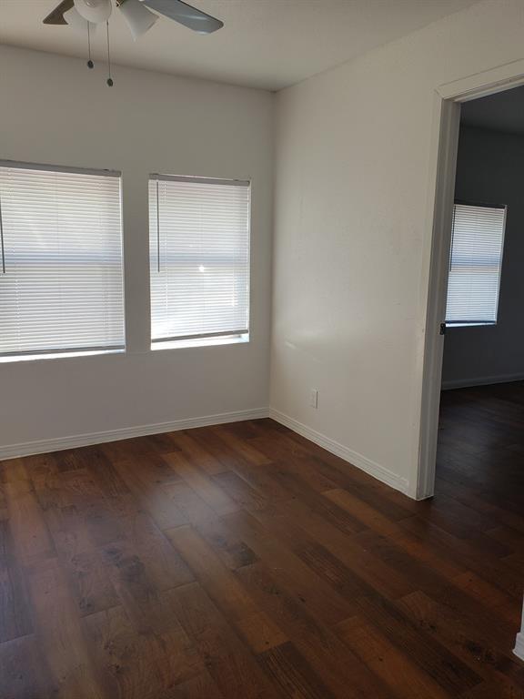 Foto del edificio - 1016 Miles St