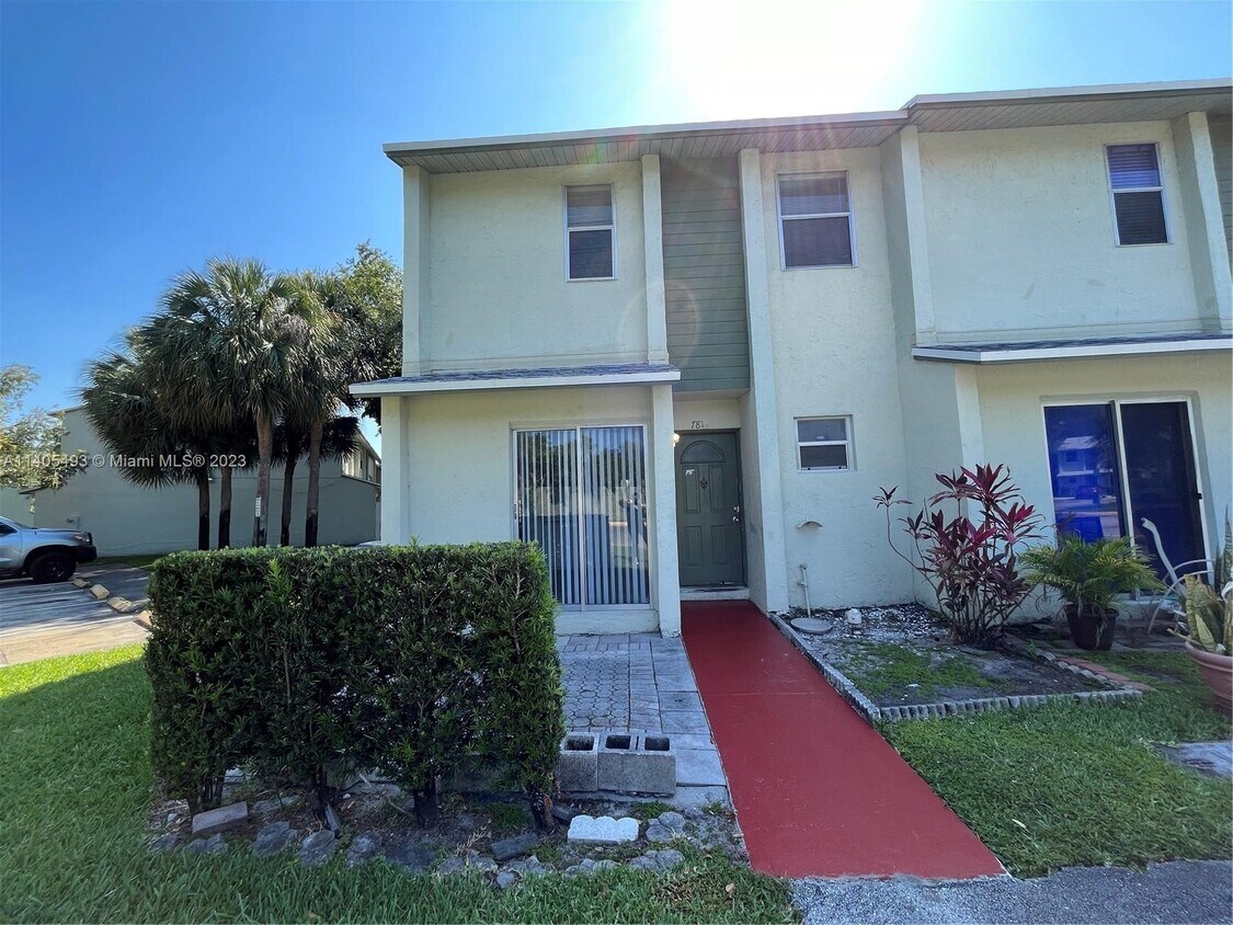 781 Crystal Lake Dr, Pompano Beach, FL 33064 Townhome Rentals in