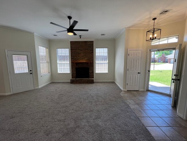 Building Photo - Spacious Property with 3 Beds + Study!