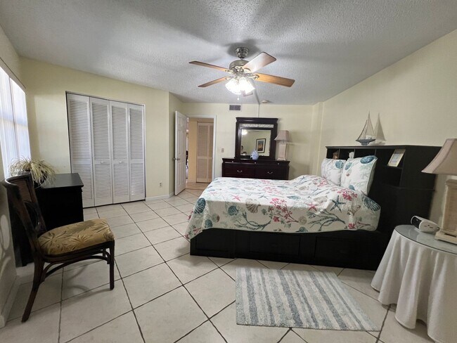 Foto del edificio - Beachfront oasis 2 bedroom/2 bathroom Condo