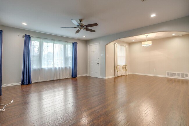 Foto del edificio - Darling 2 bedroom 1.5 bath located in Rive...
