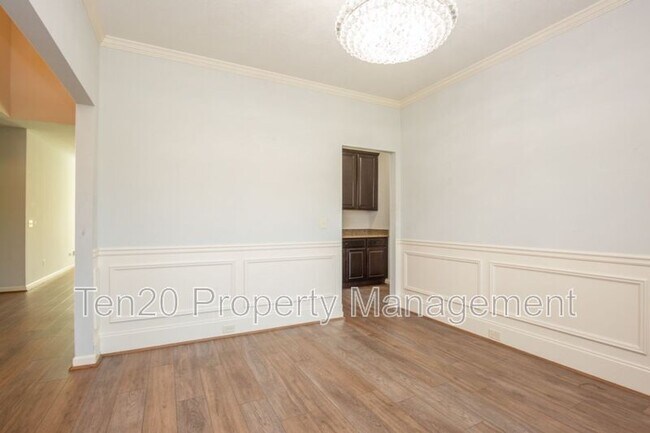 Building Photo - 7898 N Ivy Park Dr