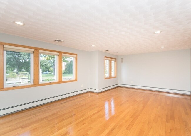 Building Photo - 129 Beal Rd