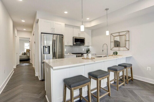 Building Photo - Modern 2 Bedroom Condo in Columbia Heights...