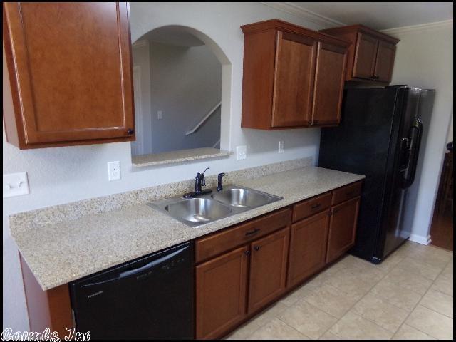 Building Photo - 14473 Skyline Dr
