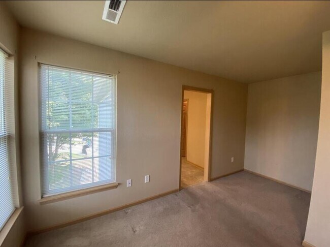 Building Photo - 834 S Woodson Ct