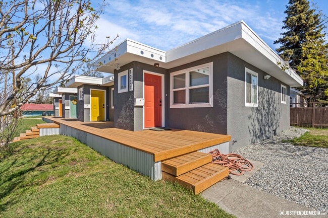 Building Photo - 1031 Juneau St Building Photo - 1031 Juneau St