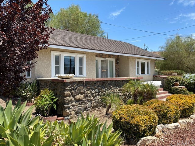 Foto del edificio - 107 Lakeshore Dr