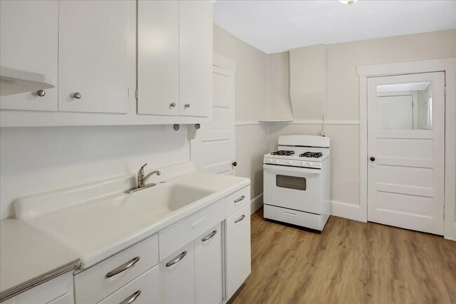 Photo - 157 W Paxton Ave Apartments