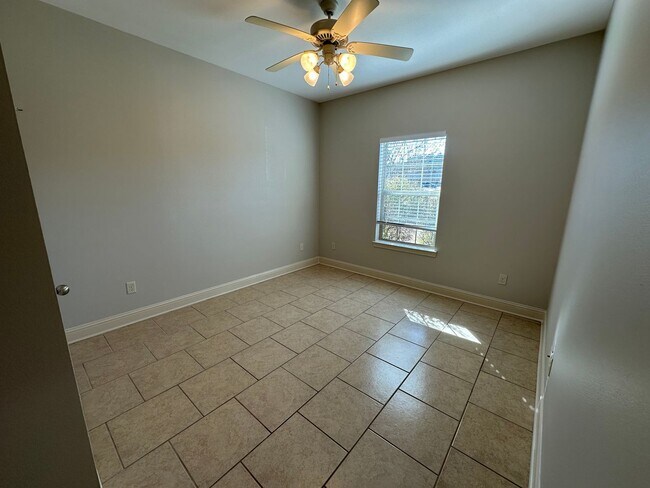 Foto del edificio - 4046 Mobley Cir