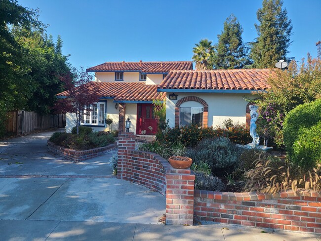 Building Photo - 2703 Phillips Ave