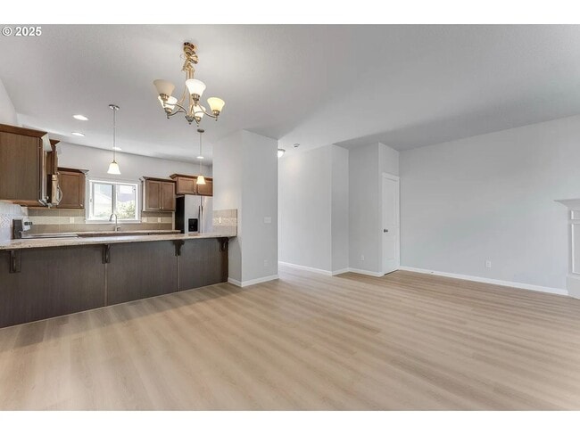 Building Photo - Modern Home 4 Beds 3 Baths in Beaverton!