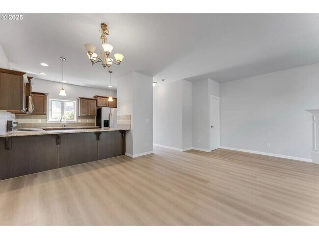 Foto del edificio - Modern Home 4 Beds 3 Baths in Beaverton!