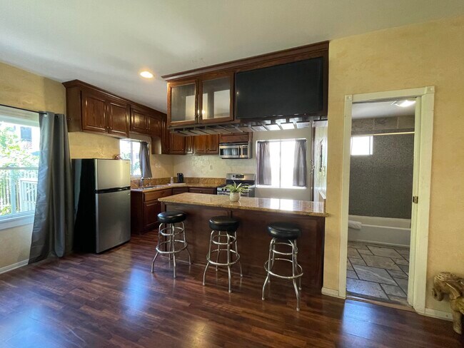 Full Kitchen with Storage - 1708 N Gramercy Pl