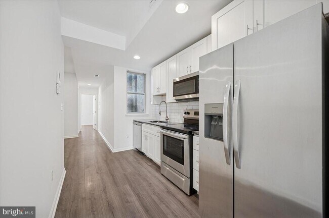 Building Photo - 4131 Cambridge St